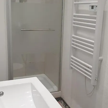 דירה Building Features Laundry Facilities *